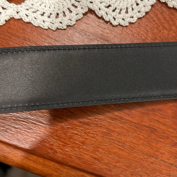Hermes Men’s belt. 45 1/2 inches long. Multiple holes for adjustment - Picture 6 of 6